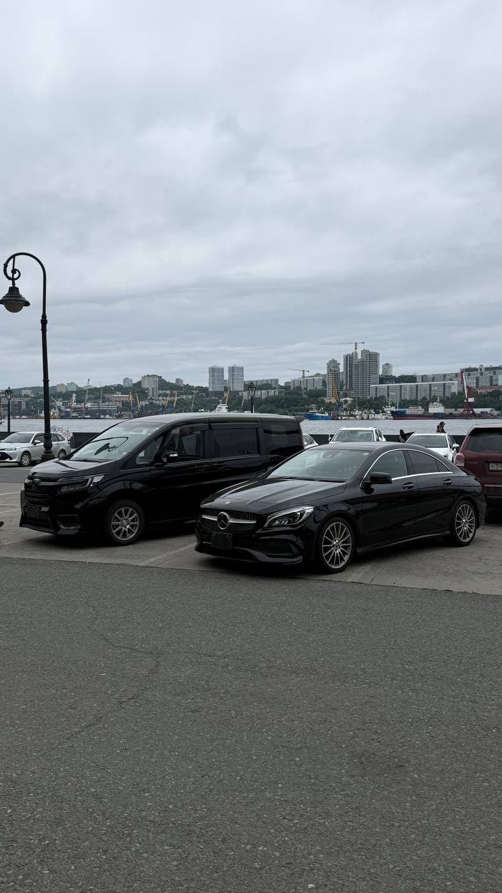 Mercedes-Benz CLA и Honda Stepwgn